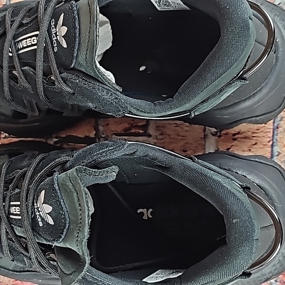 Adidas Ozweego LOWTOP SNEAKERS,  WOMANS SIZE 10 EUC - Picture 10 of 12